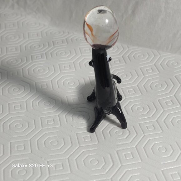 Beautiful Art Glass Black Seal Figurine with Glass Ball - Picture 2 of 7